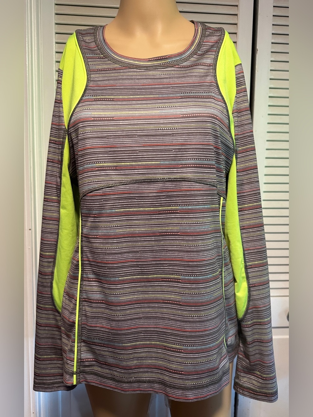 Fila Running Sports Athletic Long Sleeve  Striped Green Gray Top Women’s L
